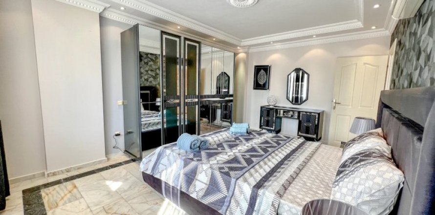 4+1 Apartment  in Oba, Antalya, Turkey No. 133086