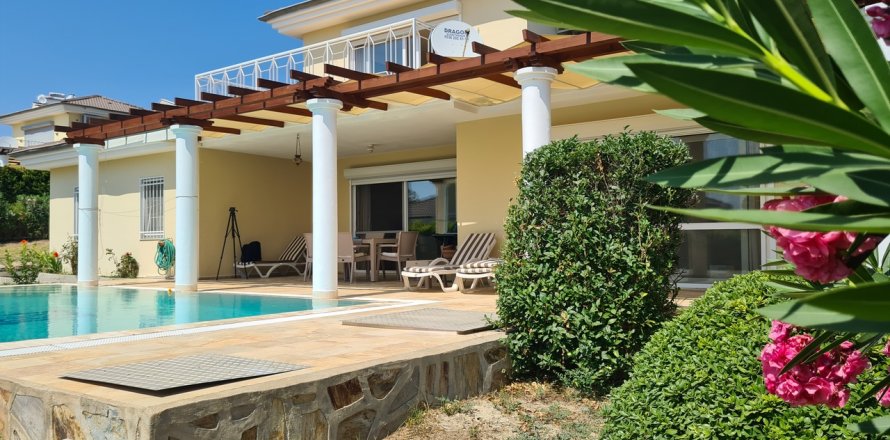 3+1 Villa  in Kusadasi, Aydin, Turkey No. 133190