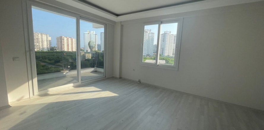 2+1 Wohnung  in Mersin, Türkei Nr. 135101