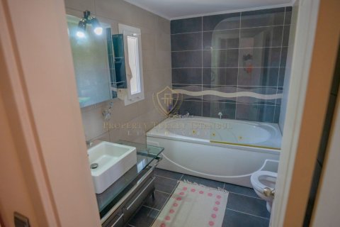 4+1 Villa  i Gumusluk, Mugla, Tyrkia Nr. 193294