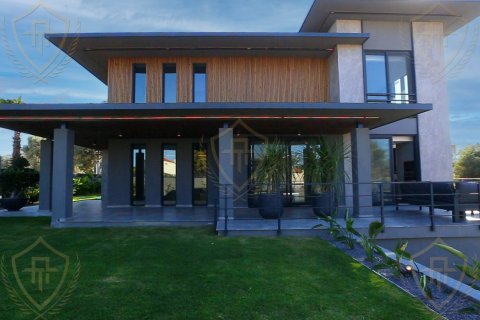 5+1 Villa in Cesme, Izmir, Türkei Nr. 131198 - 2