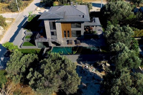 5+1 Villa in Cesme, Izmir, Türkei Nr. 131198 - 12