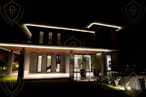 5+1 Villa in Cesme, Izmir, Türkei Nr. 131198 - 1