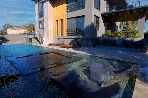5+1 Villa in Cesme, Izmir, Türkei Nr. 131198 - 8