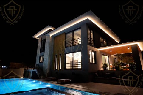5+1 Villa in Cesme, Izmir, Türkei Nr. 131198 - 3