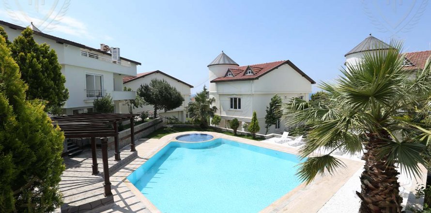 4+1 Villa i Bueyuekcekmece, istanbul, Turkiet Nr. 131199