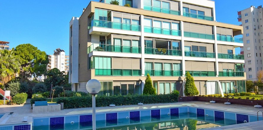 2+1 Apartment in Muratpasa, Antalya, Turkey No. 211775