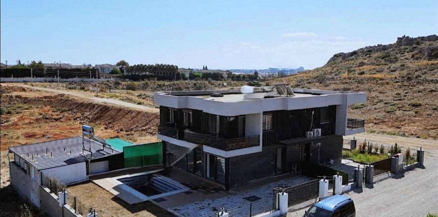 3+1 Villa in Muratpasa, Antalya, Turkey No. 211769