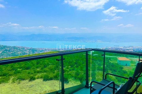 5+1 Apartment  in Izmit, Kocaeli, Turkey No. 206680