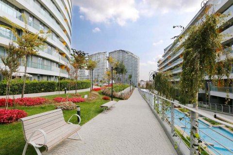 2+1 Apartment in The Superior Living Batisehir, Bagcilar, Istanbul, Turkey No. 144619
