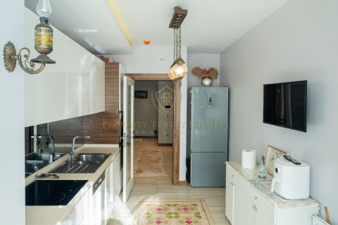 Квартира  3+1 в Байрампаше, Стамбул, Турция №147906