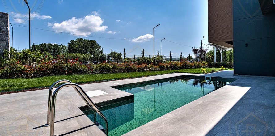 Villa  4+1  İstanbul, Türkiye №131196