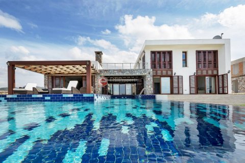 Villa for sale in Northern Cyprus, 4 bedrooms, 335m2, No. 138867 – photo 2