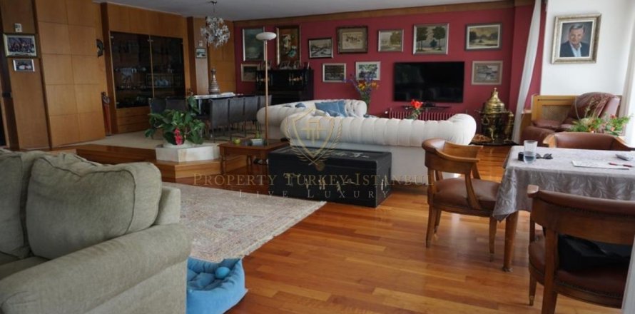 5+1 Apartment  in Istanbul, Turkey No. 150743