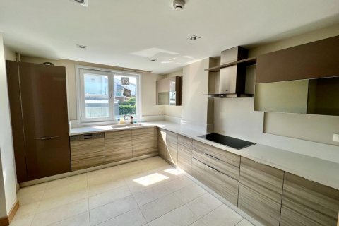 5+1 Leilighet i Istanbul, Tyrkia Nr. 147726 - 12