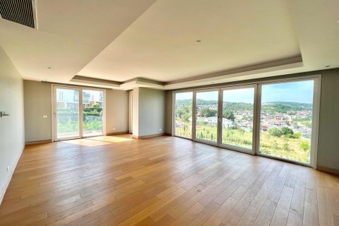 5+1 Apartment in Istanbul, Turkey No. 147726