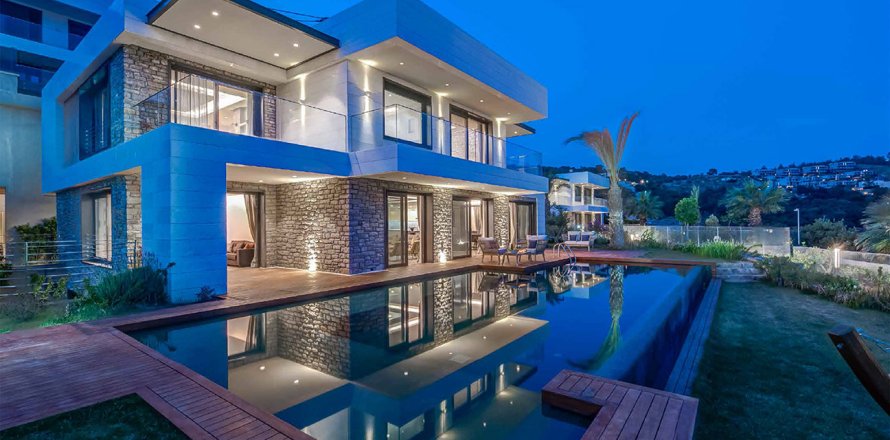 5+1 Villa  in Bodrum, Mugla, Turkey No. 131187