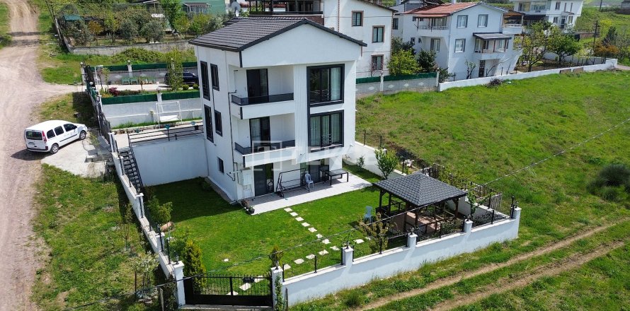 5+1 Villa  i Yalova, Tyrkiet Nr. 190331