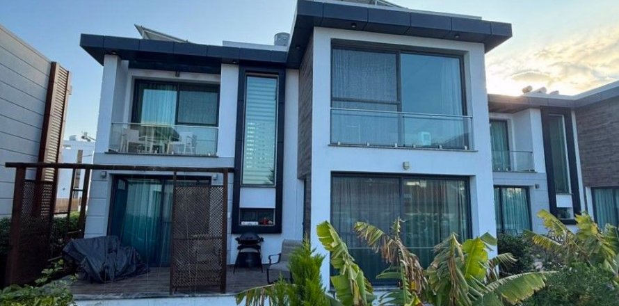 Villa  in Alsancak, Girne, Northern Cyprus No. 210630