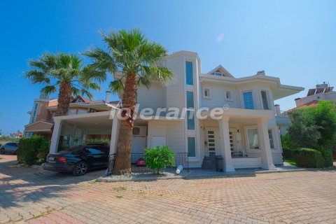 ویلا در  Antalya ، ترکیه 5 خوابه ، 350 متر مربع.  شماره 192858