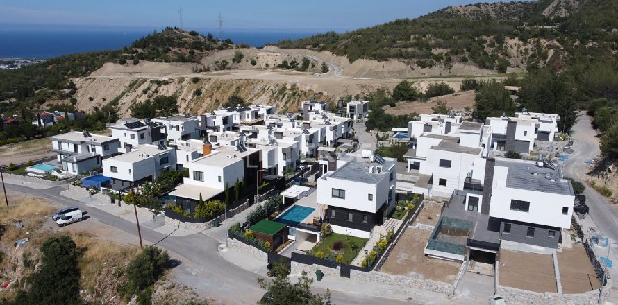 4+1 Villa in Girne, Northern Cyprus No. 44645