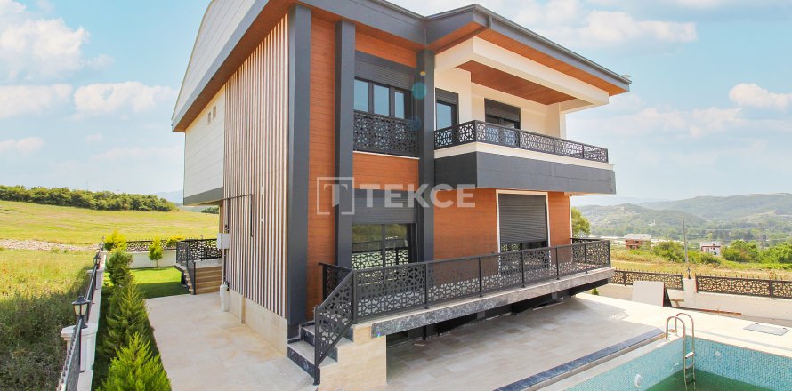 Villa  5+1  Yalova, Türkiye №45748
