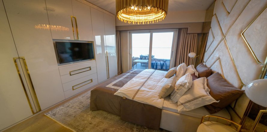 2+1 Apartment in Sea Pearl, Istanbul, Turkey No. 131793