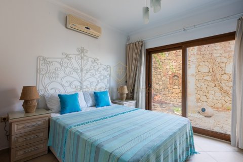 3+1 Villa in Gumusluk, Mugla, Türkei Nr. 147995 - 8