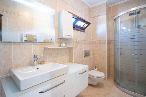 3+1 Villa in Gumusluk, Mugla, Türkei Nr. 147995 - 4
