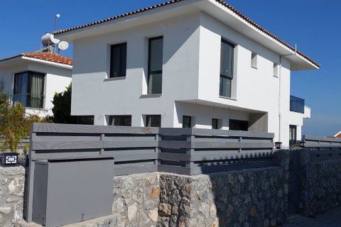 Villa  in Alsancak, Girne, Northern Cyprus No. 12960