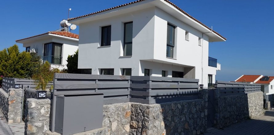 Villa  i Alsancak, Girne,  Nr. 12960