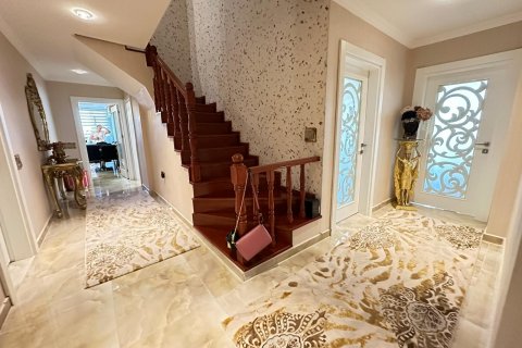 Apartment for sale  in Tosmur, Alanya, Antalya, Turkey, 5 bedrooms, 260m2, No. 162915 – photo 3