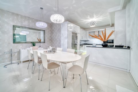 3+1 Villa in Kargicak, Alanya, Antalya, Türkei Nr. 165715 - 9