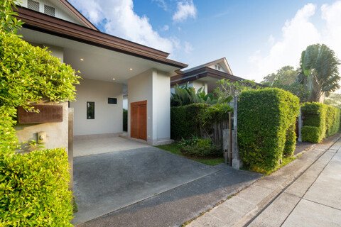 A house bought for $300,000 five years ago is sold for a million