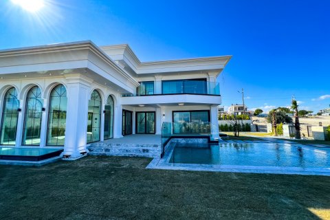 7+1 Villa  in Izmir, Turkey No. 185431