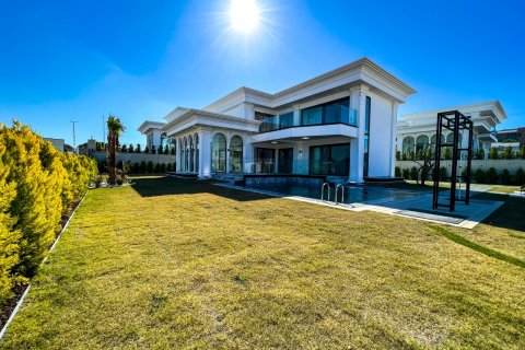 7+1 Villa  in Izmir, Türkei Nr. 185431 - 17