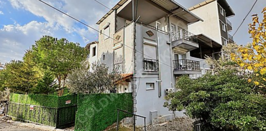 4+1 Villa in Izmir, Turkey No. 185353