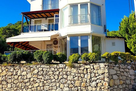 ویلا در  Antalya ، ترکیه 4 خوابه ، 300 متر مربع.  شماره 178240