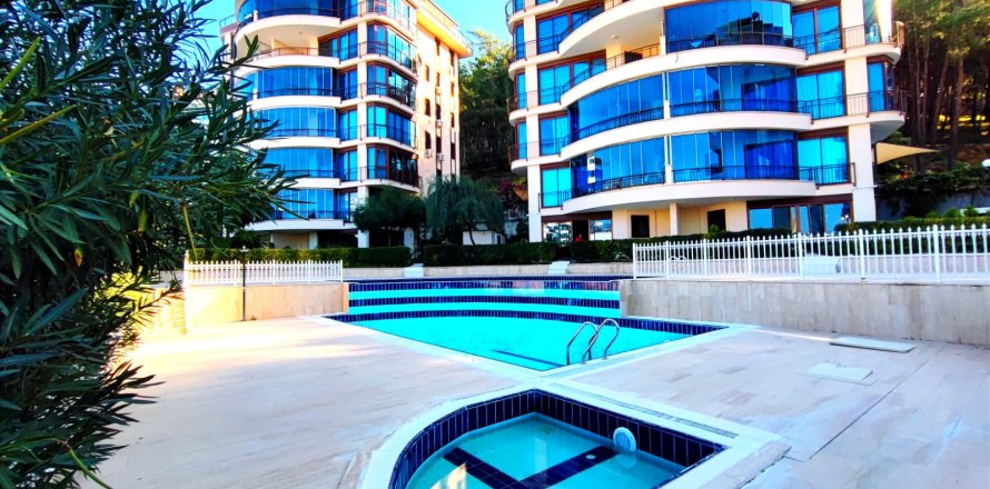 2+1 Apartment  in Alanya, Antalya, Turkey No. 174281