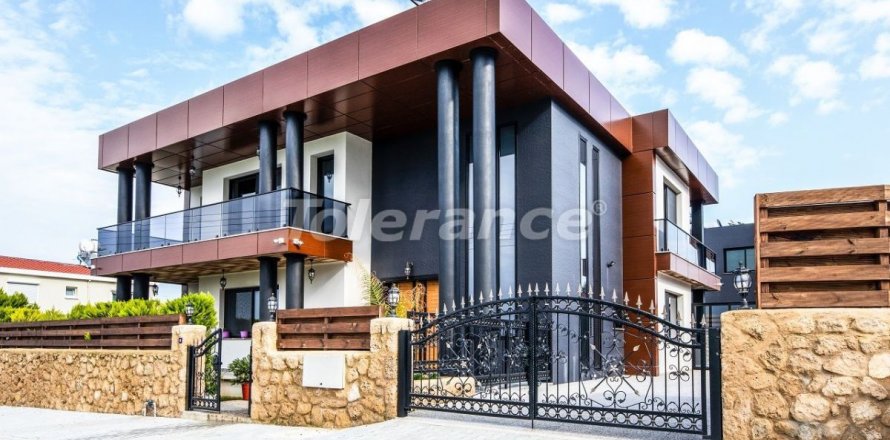 4+1 Villa  in Girne, Northern Cyprus No. 182040