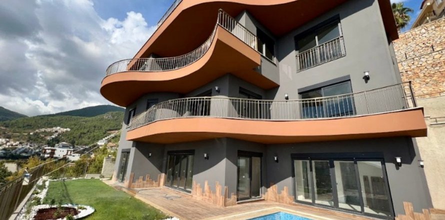 Villa 6+2 Alanya, Antalya, Türkiye №171998