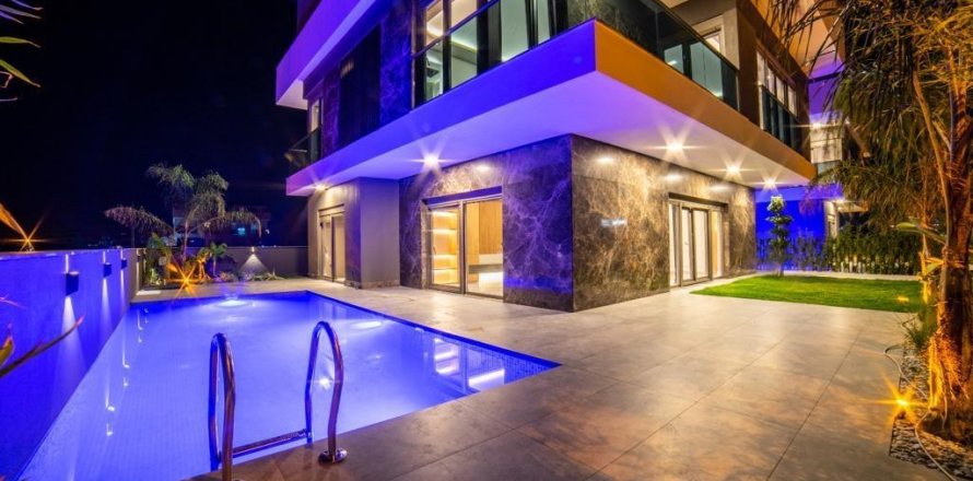 Villa  5+1  Antalya, Türkiye №170370