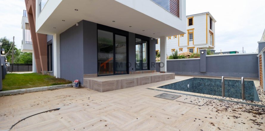 4+1 Villa  i Antalya, Tyrkiet Nr. 193072