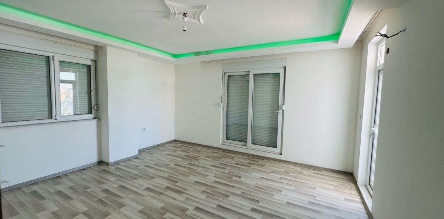 2+1 Apartment  in Antalya, Turkey No. 181868