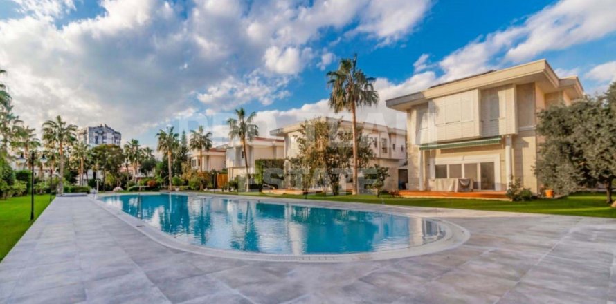 ویلا در Lara، Antalya ، ترکیه 450 متر مربع. شماره 188109