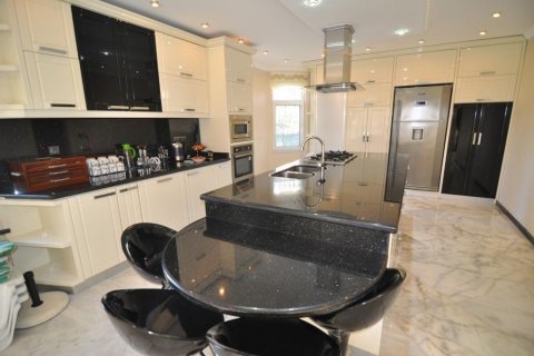 Villa for sale  in Alanya, Antalya, Turkey, 320m2, No. 162392 – photo 17