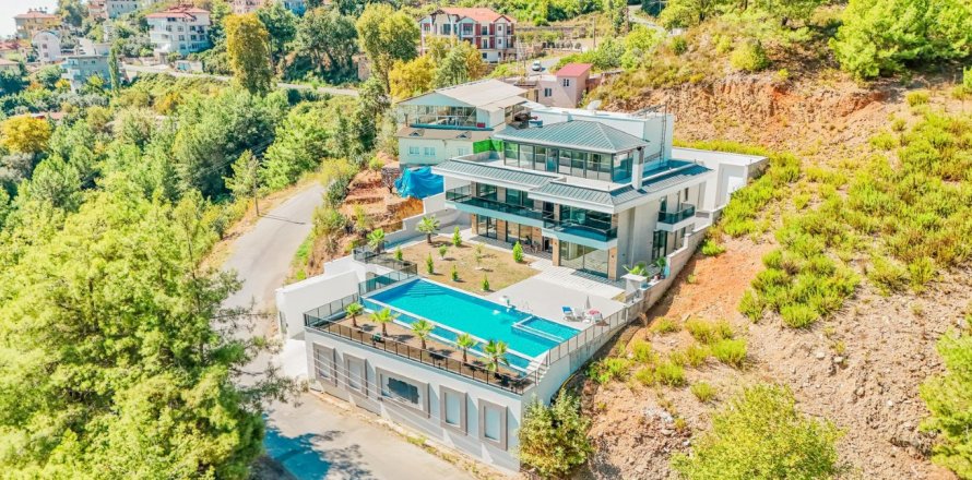 Вилла 5+2 в Аланье, Анталья, Турция №179387