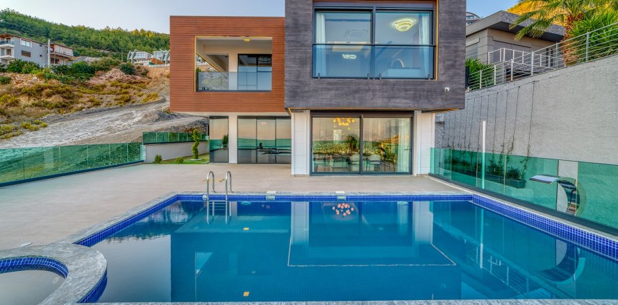 4+1 Villa in Alanya, Antalya, Turkey No. 177950