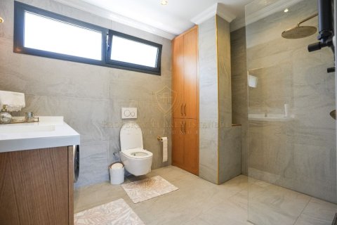 2+1 Apartment in Sariyer, Istanbul, Turkey No. 170730
