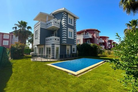 آپارتمان در  Antalya ، ترکیه 4 خوابه ، 220 متر مربع.  شماره 162090